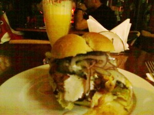 Con salsas de ajo y ají amarillo